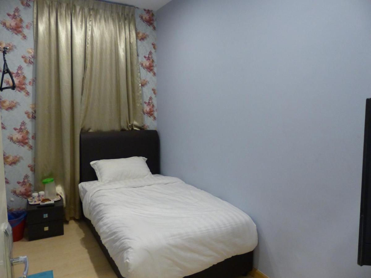 Comma Hotel Bandar Saujana Putra Exterior foto