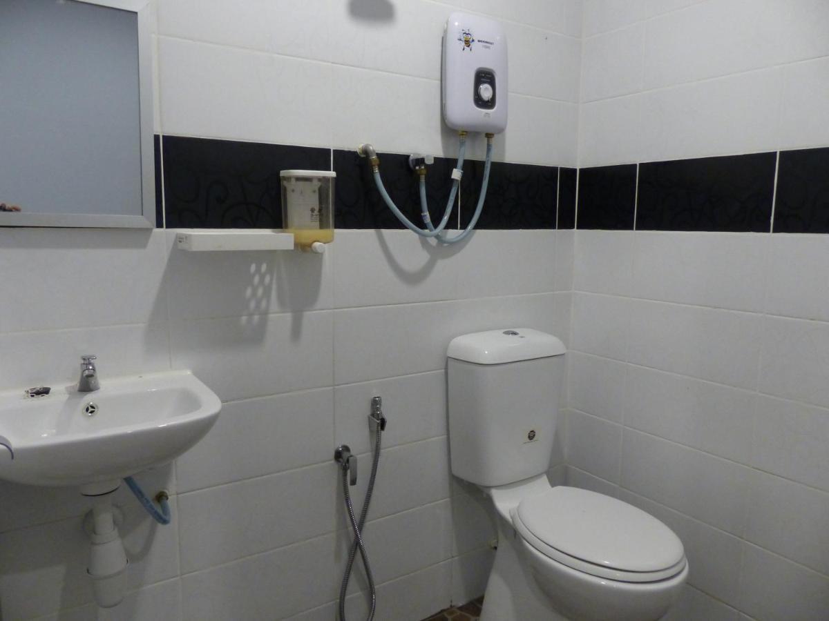 Comma Hotel Bandar Saujana Putra Exterior foto