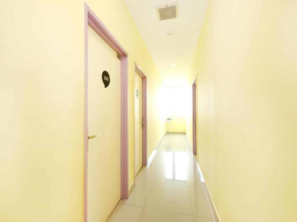 Comma Hotel Bandar Saujana Putra Exterior foto