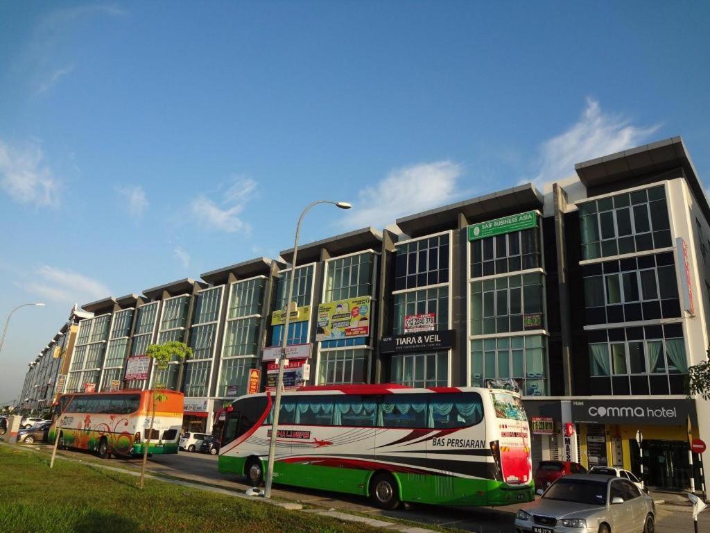 Comma Hotel Bandar Saujana Putra Exterior foto